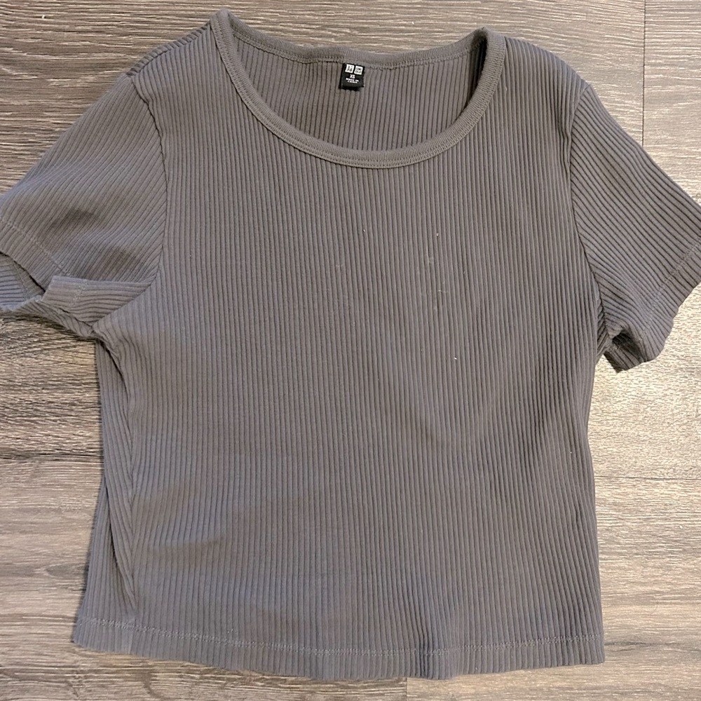 Basic Ribbed Grey Uniqlo Tee